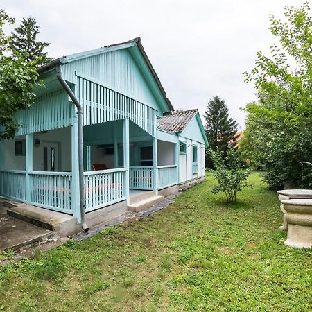 Penge Bungalok Hotell Balatonalmádi Exteriör bild