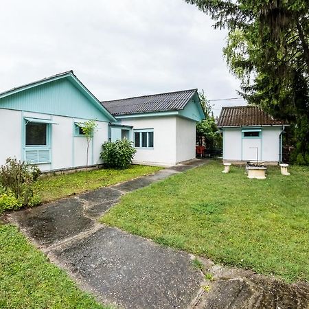 Penge Bungalok Hotell Balatonalmádi Exteriör bild