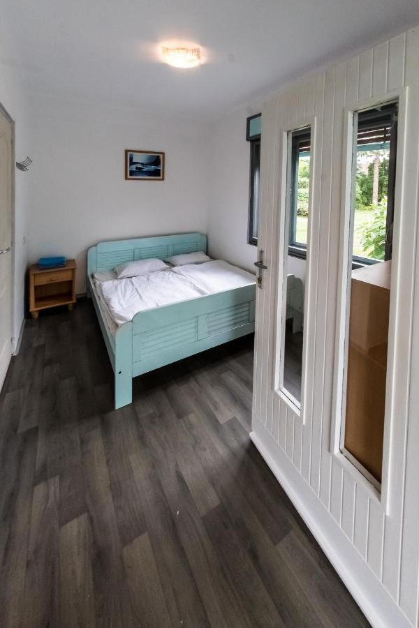 Penge Bungalok Hotell Balatonalmádi Exteriör bild